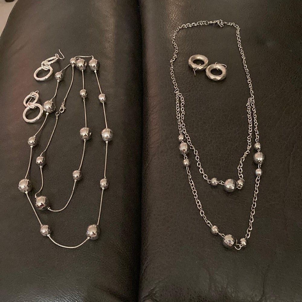 MAKE AN OFFER 

Necklace & earring sets, costume jewelry.